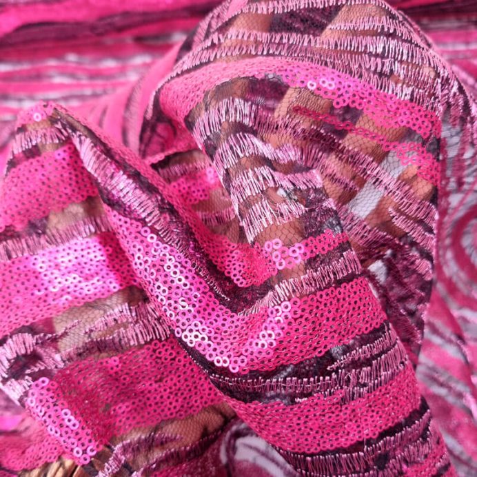 Tela de Tul Negro con Bordados y Lentejuelas Fucsia (ancho 1,50M) - Imagen 2
