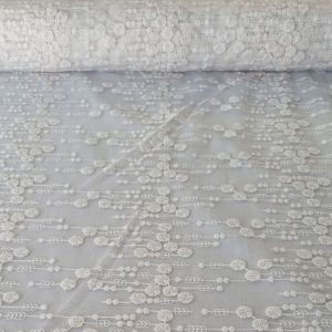 Tela de Tul Cruda Bordada Terminación en Blondas (ancho 1,28M)