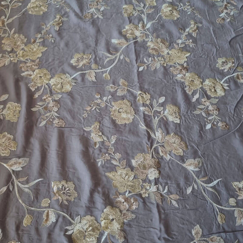 Tela de Viscosa Mantón de Manila Gris con Bordado Flores Beige (ancho 1,45M) - Imagen 4