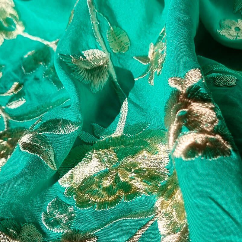 Tela de Viscosa Mantón de Manila Verde Agua Bordado Flores Beige (ancho 1,45M) - Imagen 2