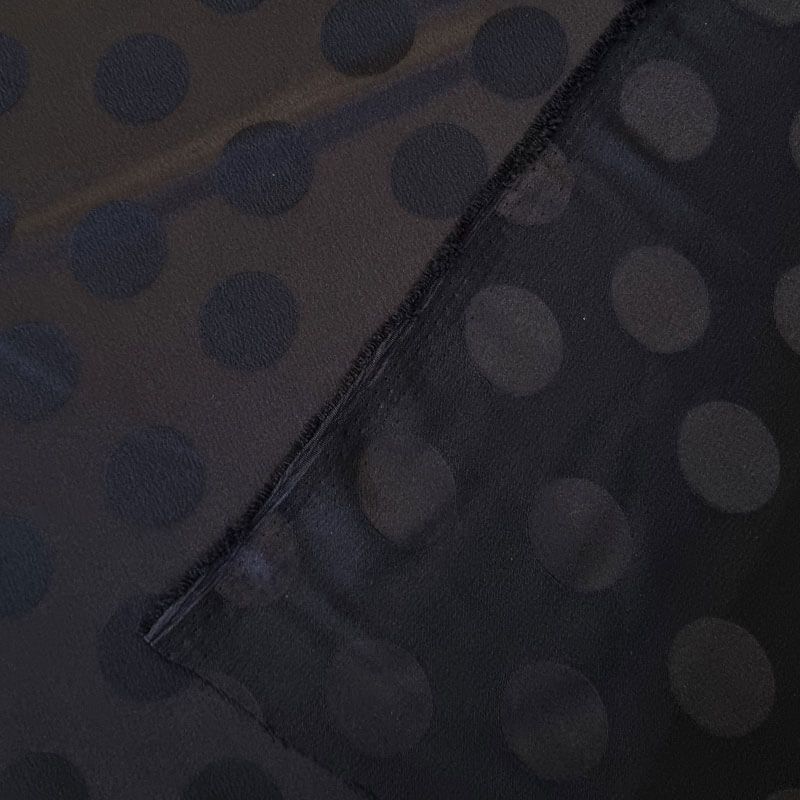 Tela de Satén Jacquard Negra Lunares 3cm Reversible (ancho 1,45M) - Imagen 3