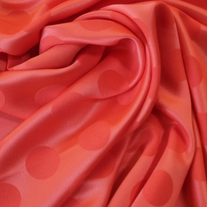Tela de Satén Jacquard Coral Flúor Lunares 3cm Reversible (ancho 1,45M) - Imagen 2