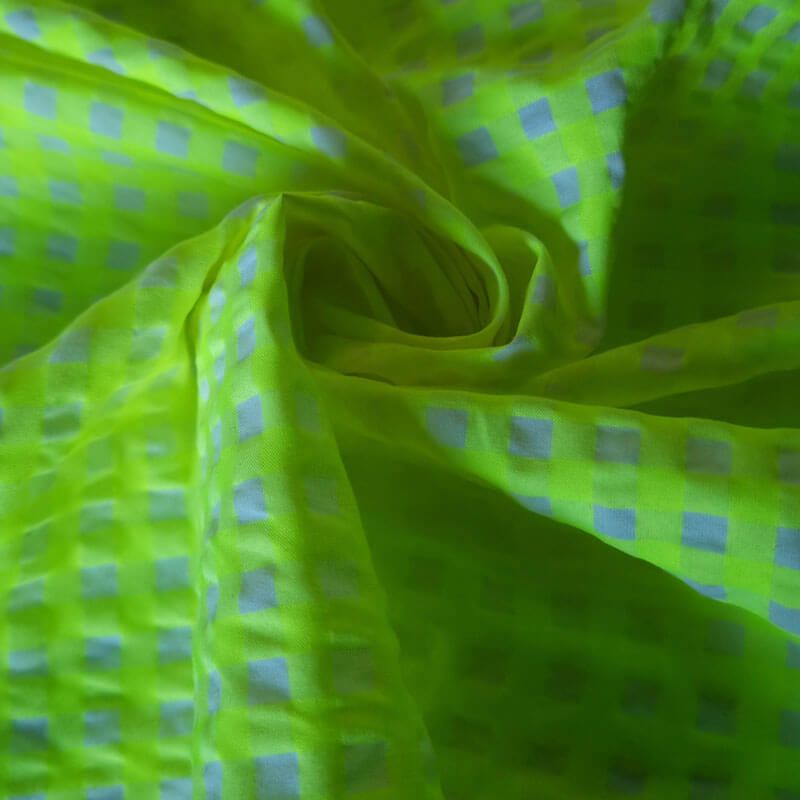 Tela de Cuadros Vichy Medio Seersucker Verde Limón Flúor (ancho 1,45M) - Imagen 2
