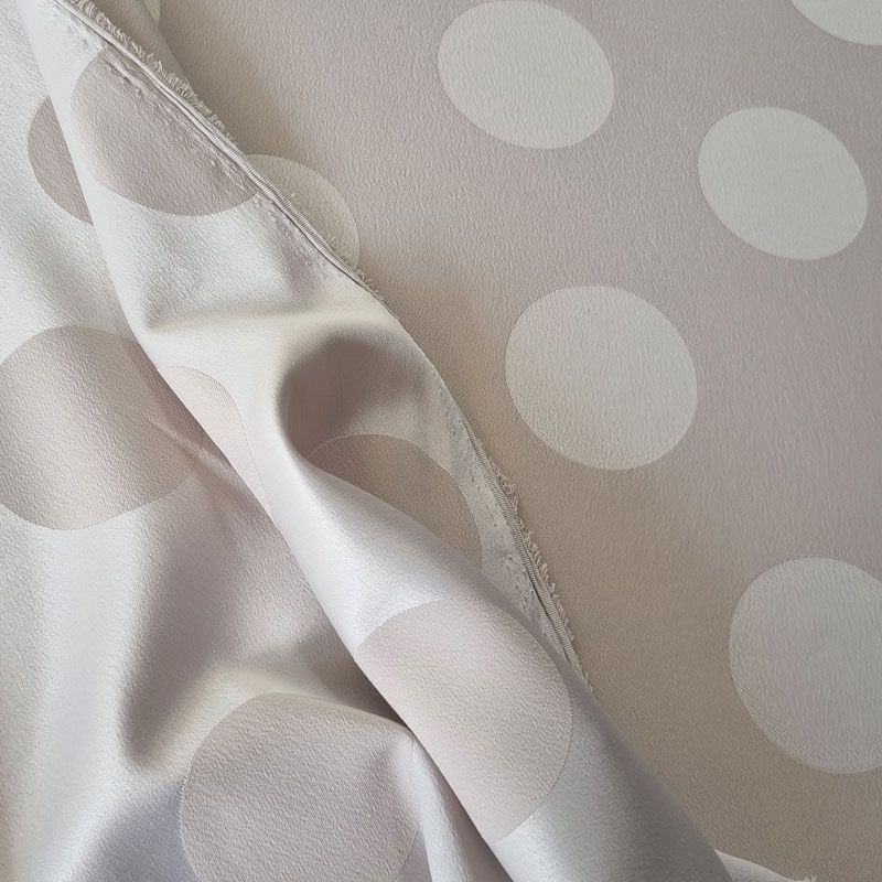Tela de Satén Jacquard Beige Lunares 6cm Reversible (ancho 1,45M) - Imagen 4