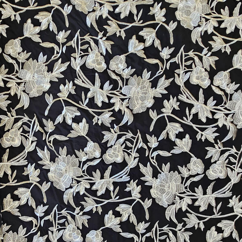 Tela de Mantón de Manila Negro con Bordado Beige (ancho 1.40M) - Imagen 3