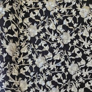 Tela de Mantón de Manila Negro con Bordado Beige (ancho 1.40M)