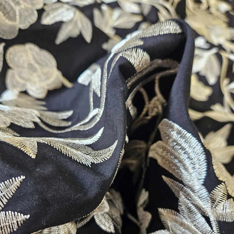Tela de Mantón de Manila Negro con Bordado Beige (ancho 1.40M) - Imagen 2