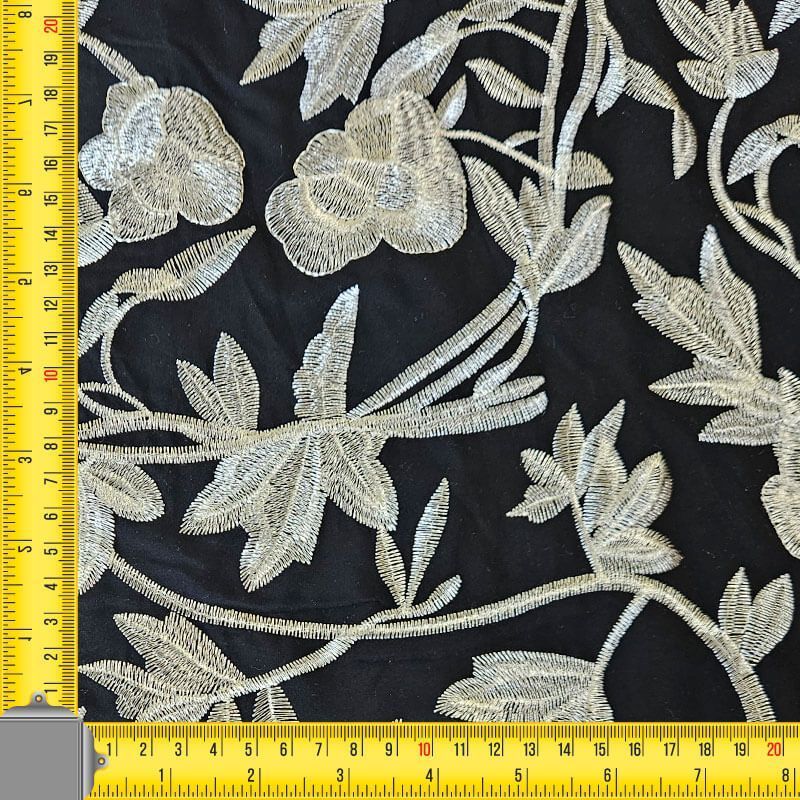 Tela de Mantón de Manila Negro con Bordado Beige (ancho 1.40M) - Imagen 4