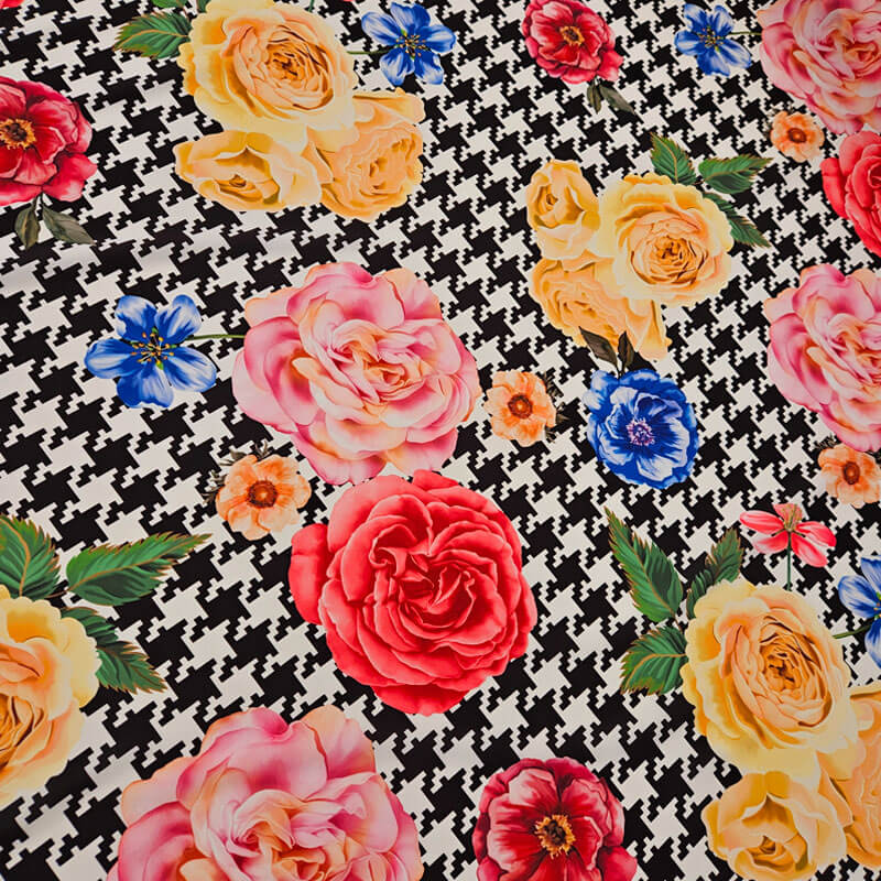 Tela de Crep Koshibo Blanca Pata de Gallo y Rosas (ancho 1,48M) - Imagen 4