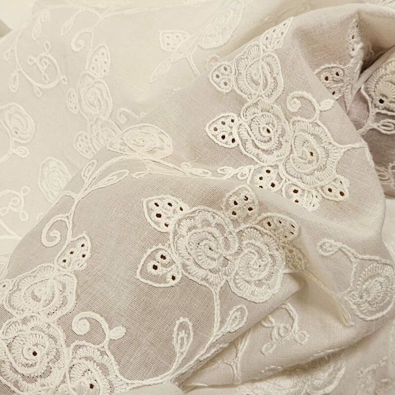 Tela de Popelín Algodón Beige Perforada (ancho 1,45M) - Imagen 3