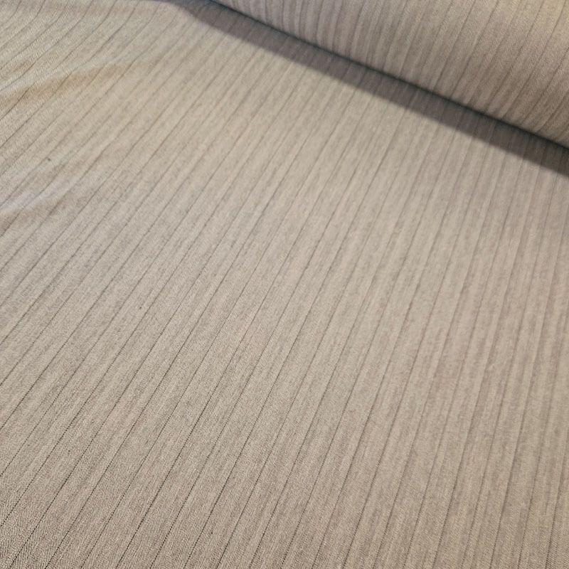 Tela Plana Beige con Diseño de Espiga y Raya Diplomática Negra (ancho 1,44M) - Imagen 4