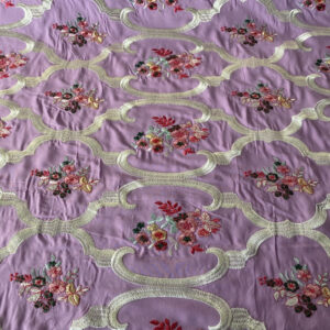 Tela de Viscosa Mantón de Manila Malva con Bordado de Flores (ancho 1.40M)