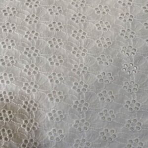 Tela Blanca de Batista Perforada con Bordados de Flor (ancho 1,50M)