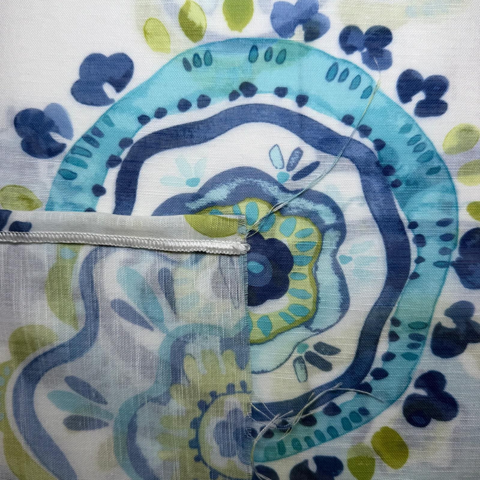 Tela de Visillo Flores Azules (Ancho 3M) - Imagen 3