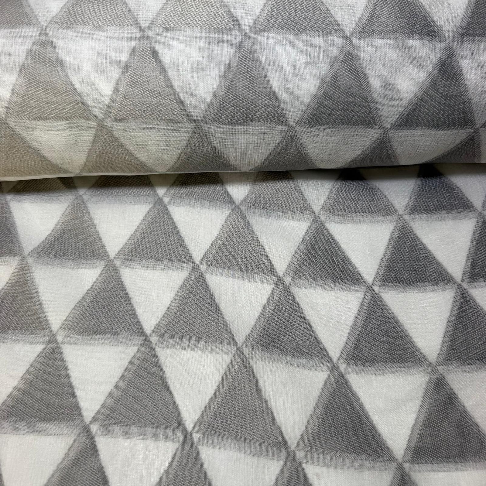 Tela de Visillo Triángulos Blancos y Gris (Ancho 3M)