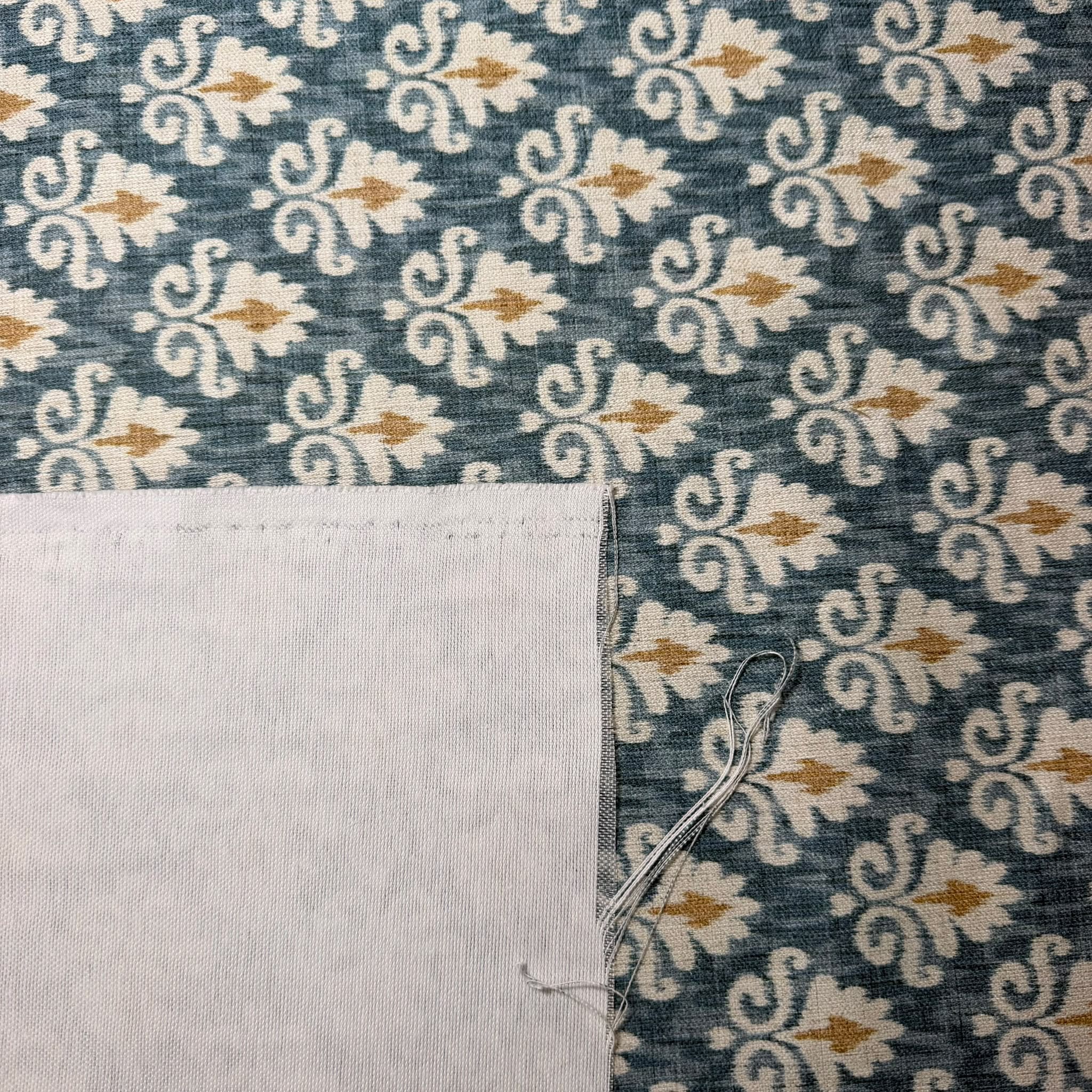 Tela de Half Panamá Turquesa Oscuro con Flor Blanco Roto (Ancho 1,40M) - Imagen 3